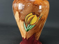 Hollinshead & kirkham (h&k) tunstall handgeschilderde keramische vaas in het tulip time patroon - afbeelding 3 van  5