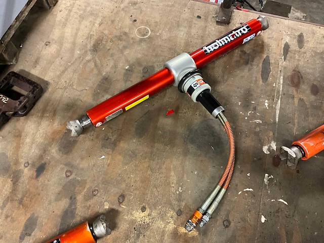Holmatro ra3332+ hydraulische ram - afbeelding 1 van  8