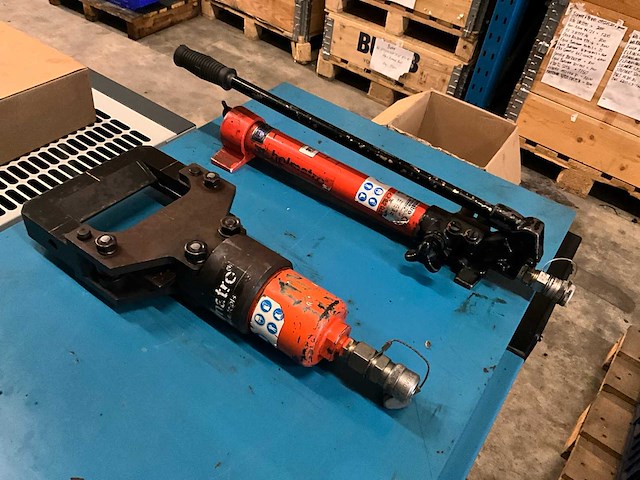 Holmatro reddingsgereedschappen hydraulische kabelknipper & handmatige hydraulische pomp - afbeelding 1 van  4