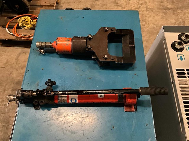 Holmatro reddingsgereedschappen hydraulische kabelknipper & handmatige hydraulische pomp - afbeelding 3 van  4