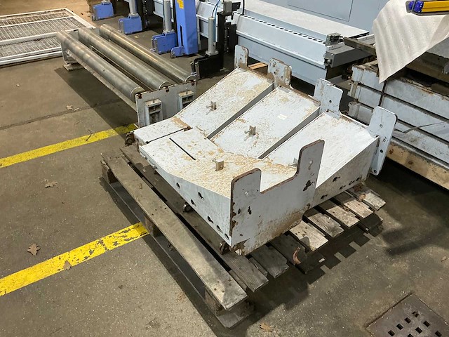 Holzma - 2016 - hpl 400/43/16 - platen opdeelzaagmachine - afbeelding 17 van  36