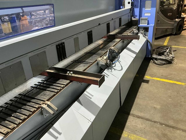 Holzma - 2016 - hpl 400/43/16 - platen opdeelzaagmachine - afbeelding 21 van  36