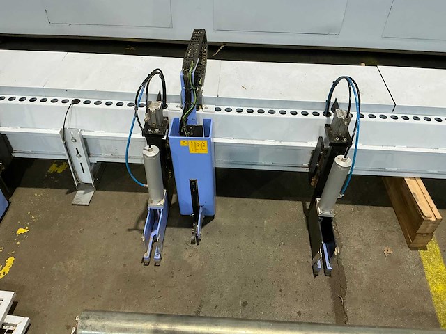 Holzma - 2016 - hpl 400/43/16 - platen opdeelzaagmachine - afbeelding 2 van  10
