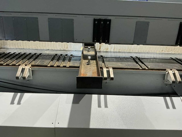 Holzma - 2016 - hpl 400/43/16 - platen opdeelzaagmachine - afbeelding 5 van  10