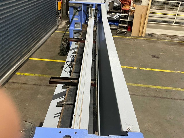 Holzma - 2016 - hpl 400/43/16 - platen opdeelzaagmachine - afbeelding 8 van  10