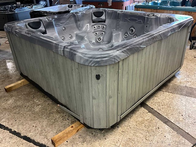 Home hot tubs jacuzzi - afbeelding 1 van  17