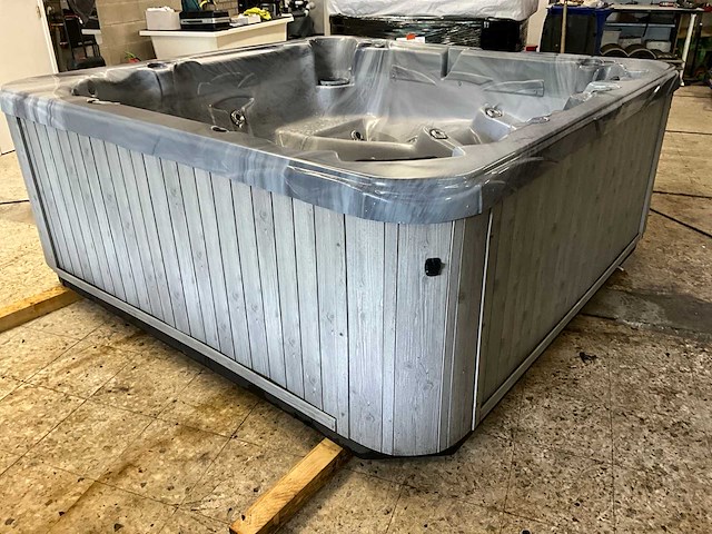 Home hot tubs jacuzzi - afbeelding 11 van  17