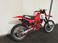 Honda - 250r - crossmotor - motorfiets - 1981 - afbeelding 11 van  15