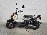 Honda - bromscooter - zoomer nps50 - 4t 45km uitvoering d021xr - afbeelding 1 van  8