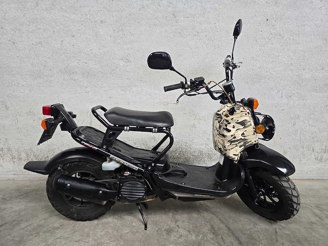 Honda - bromscooter - zoomer nps50 - 4t 45km uitvoering d021xr - afbeelding 2 van  8
