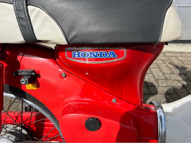 Honda - c 50 - brommer -1977 - afbeelding 15 van  23