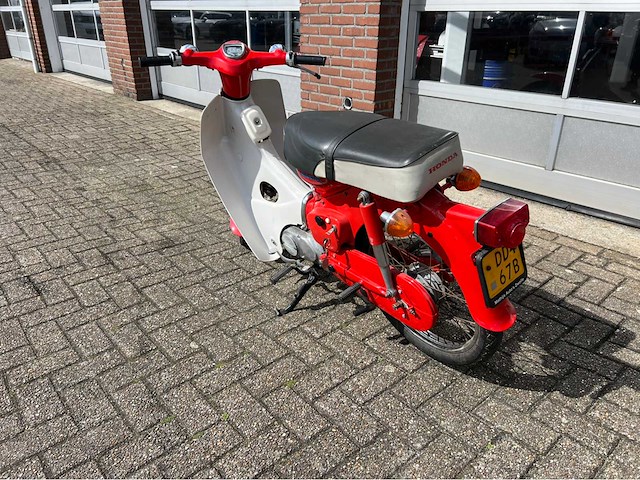 Honda - c 50 - brommer -1977 - afbeelding 19 van  23