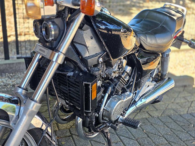 Honda - chopper - vf 500c v30 magna - 1984 - mn-30-dr - motorfiets - afbeelding 8 van  13