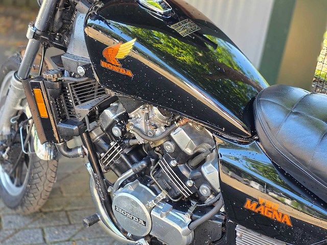 Honda - chopper - vf 500c v30 magna - 1984 - mn-30-dr - motorfiets - afbeelding 11 van  13