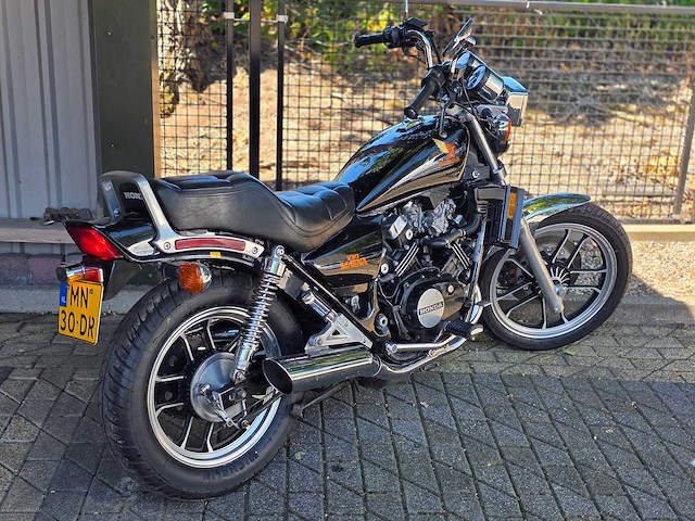 Honda - chopper - vf 500c v30 magna - 1984 - mn-30-dr - motorfiets - afbeelding 12 van  13