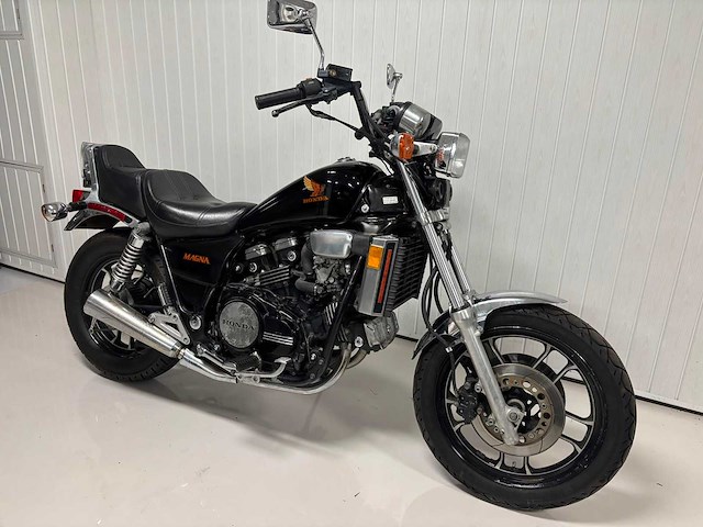Honda - chopper - vf 700c magna - motorfiets - ml-44-pb - afbeelding 1 van  9