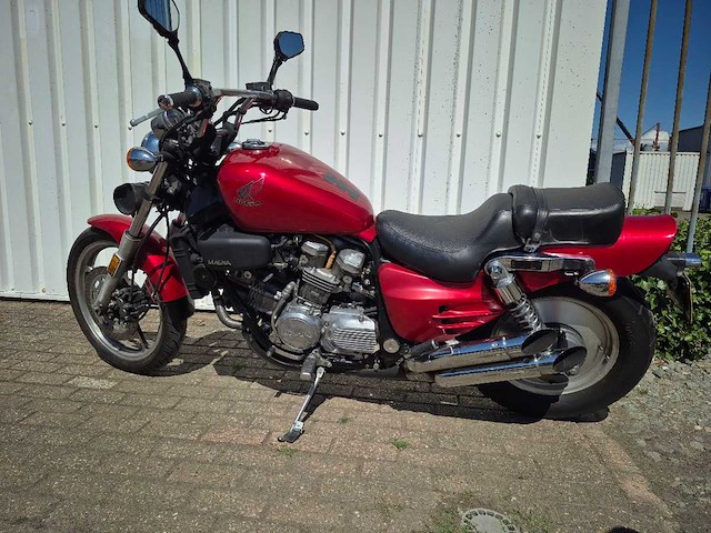Honda - chopper - vf 700c magna - motorfiets - afbeelding 1 van  8
