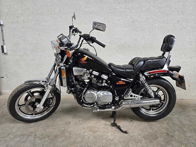 Honda - chopper - vf 750c magna - motorfiets ml09gn - afbeelding 1 van  5