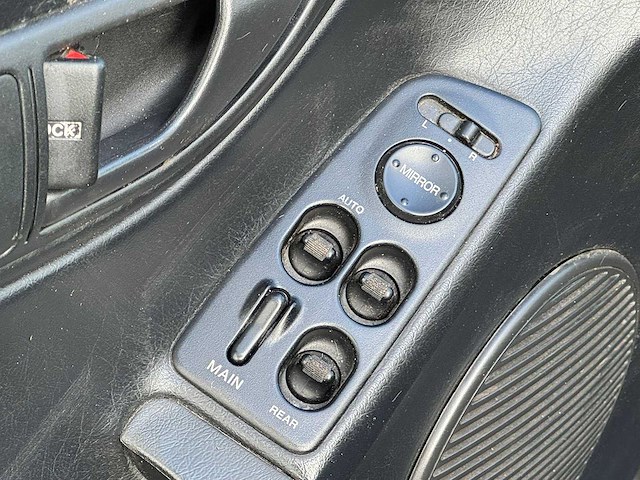 Honda - crx - 1997 - personenauto - afbeelding 4 van  18