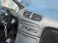 Honda - crx - 1997 - personenauto - afbeelding 5 van  18