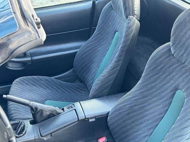 Honda - crx - 1997 - personenauto - afbeelding 9 van  18