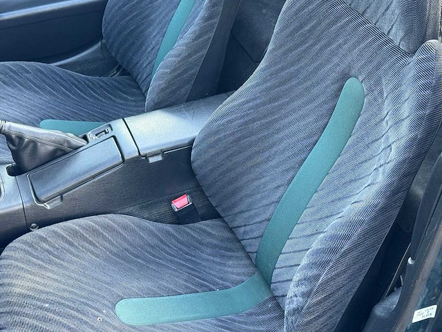 Honda - crx - 1997 - personenauto - afbeelding 3 van  18