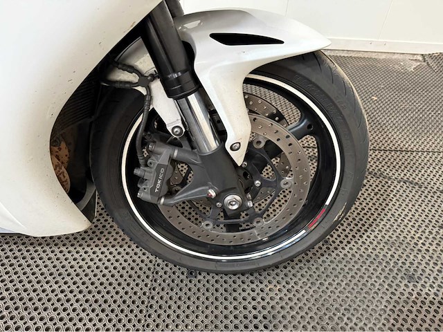Honda - fireblade - sport - motorfiets - 2008 - afbeelding 3 van  17