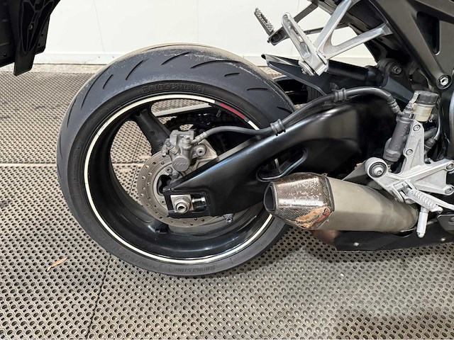 Honda - fireblade - sport - motorfiets - 2008 - afbeelding 4 van  17