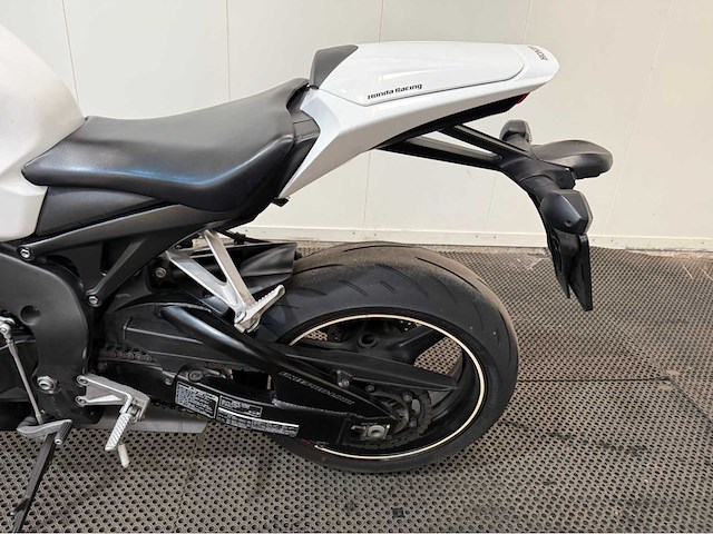 Honda - fireblade - sport - motorfiets - 2008 - afbeelding 6 van  17