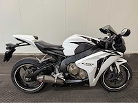 Honda - fireblade - sport - motorfiets - 2008 - afbeelding 11 van  17