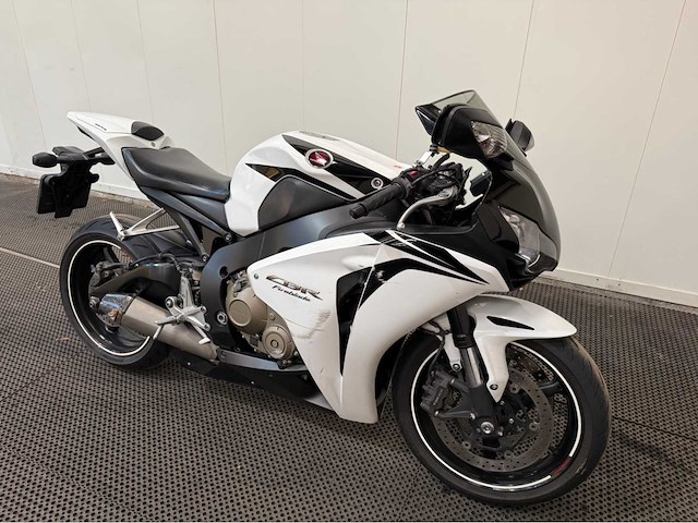 Honda - fireblade - sport - motorfiets - 2008 - afbeelding 12 van  17