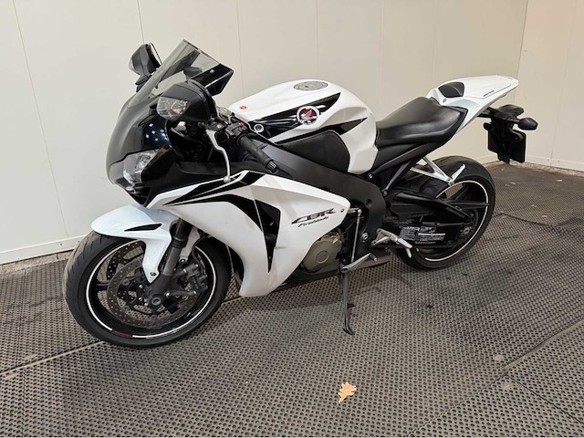 Honda - fireblade - sport - motorfiets - 2008 - afbeelding 14 van  17