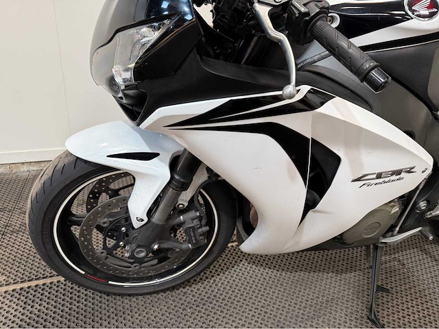 Honda - fireblade - sport - motorfiets - 2008 - afbeelding 16 van  17