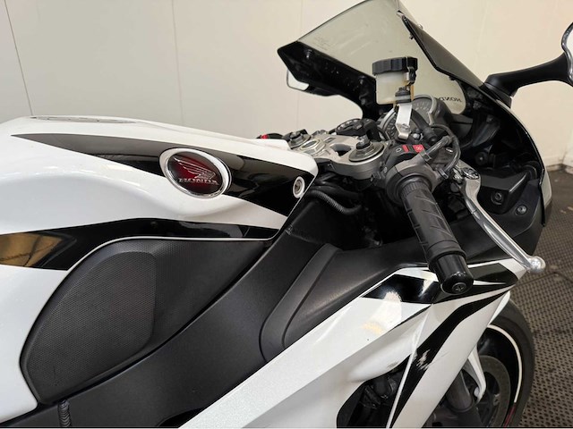 Honda - fireblade - sport - motorfiets - 2008 - afbeelding 17 van  17