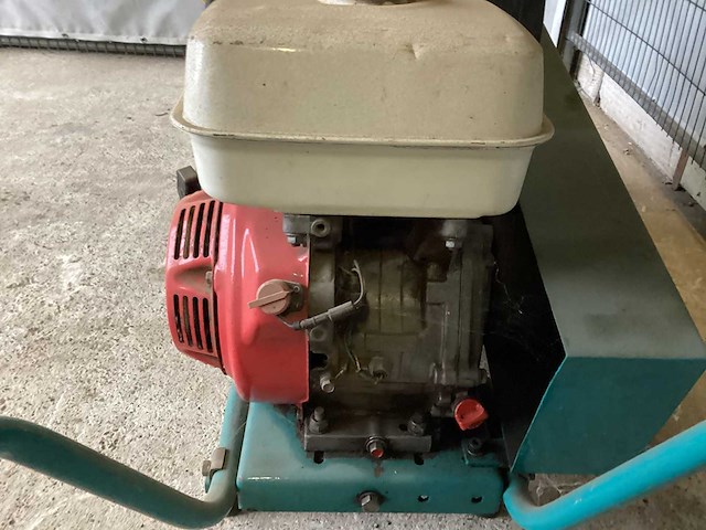 Honda - gx270 - tuinhakselaar - afbeelding 6 van  9