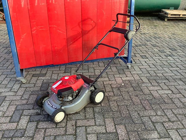 Honda - hrg 413 - grasmaaier - afbeelding 1 van  3