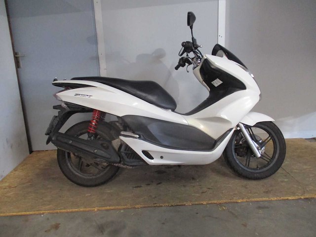Honda - scooter - pcx 125 - motorcycle - afbeelding 7 van  10