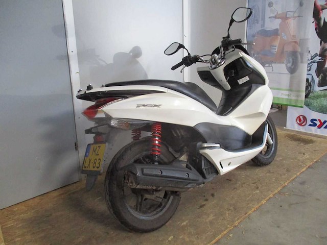 Honda - scooter - pcx 125 - motorcycle - afbeelding 8 van  10