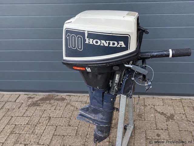 Honda 10 pk buitenboordmotor - afbeelding 1 van  3