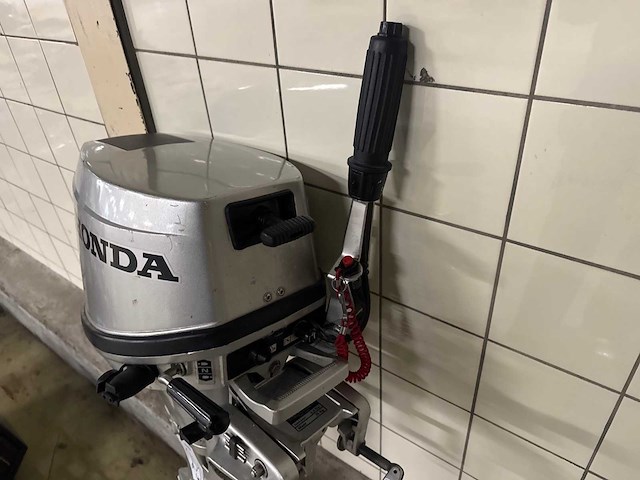 Honda 4 stroke - 8 pk - buitenboordmotor - afbeelding 5 van  6