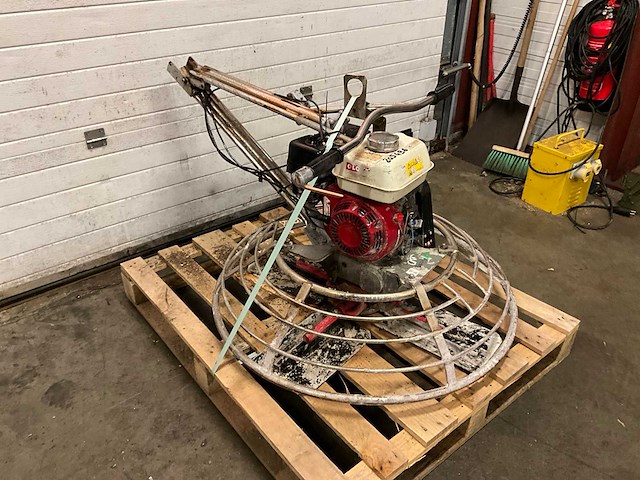 Honda bt90 cementvlinder - afbeelding 1 van  5