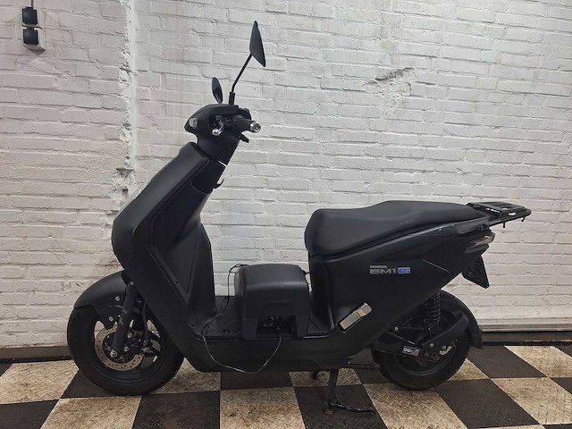 Honda em1 45 km elektrische bromscooter - afbeelding 1 van  7