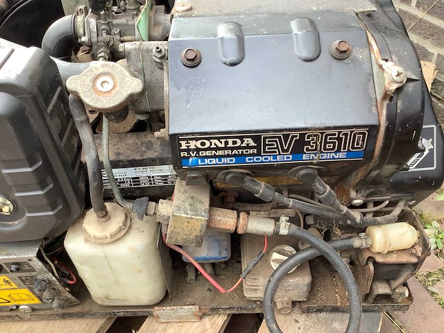 Honda ev3610 stroomgenerator voor camper - afbeelding 2 van  3