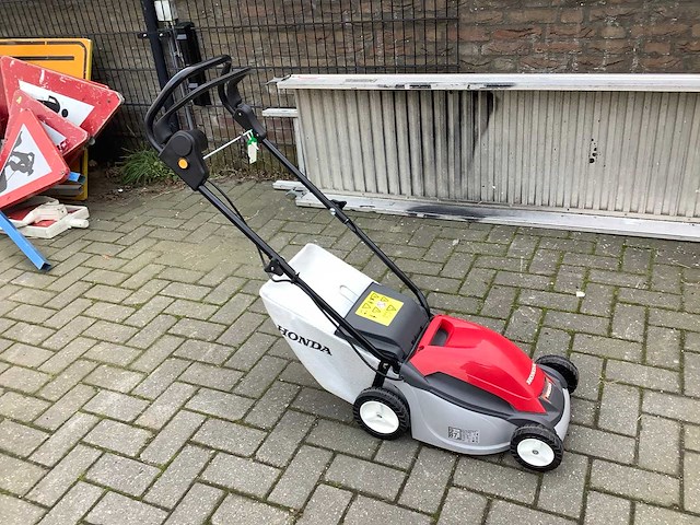 Honda hre330 grasmaaier - afbeelding 1 van  6