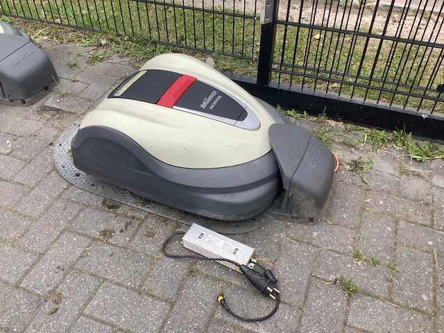 Honda hrm3000-e robotmaaier - afbeelding 1 van  4