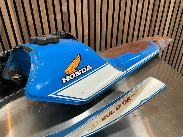 Honda mb “bol d’or” tank en kuipset - afbeelding 2 van  7