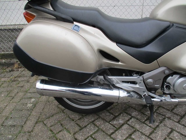 Honda rc 47 - motorfiets - nt 650 deauville - motorfiets - afbeelding 2 van  17