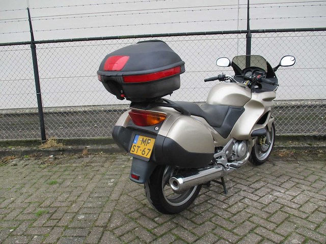 Honda rc 47 - motorfiets - nt 650 deauville - motorfiets - afbeelding 4 van  17