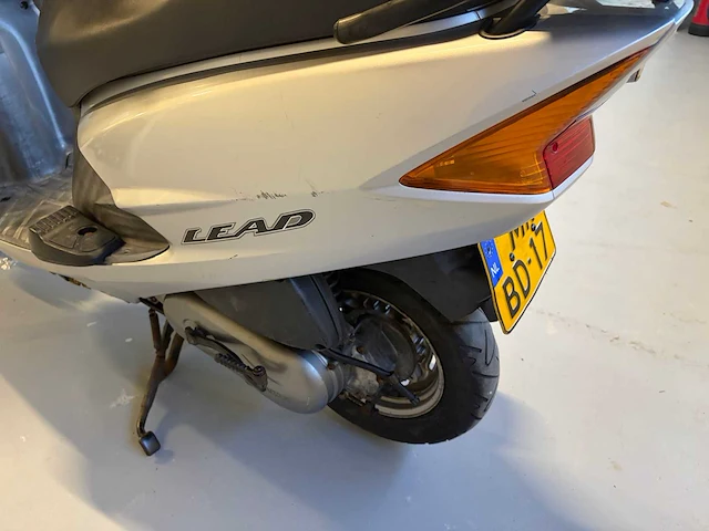 Honda scooter scv 100 lead motorfiets - afbeelding 8 van  36