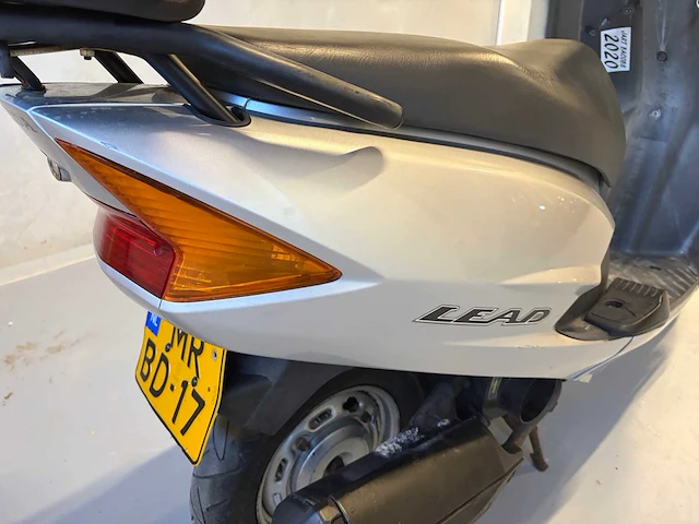 Honda scooter scv 100 lead motorfiets - afbeelding 13 van  36